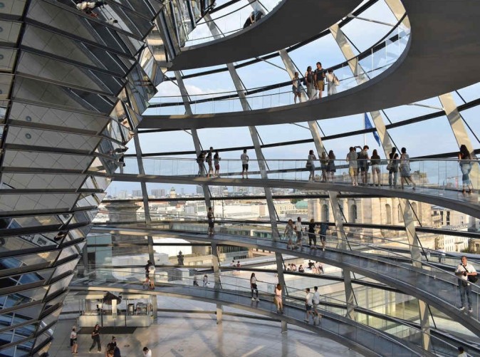 012_Schoene Aussichten Touristik - pixabay - berlin-4663539_1280